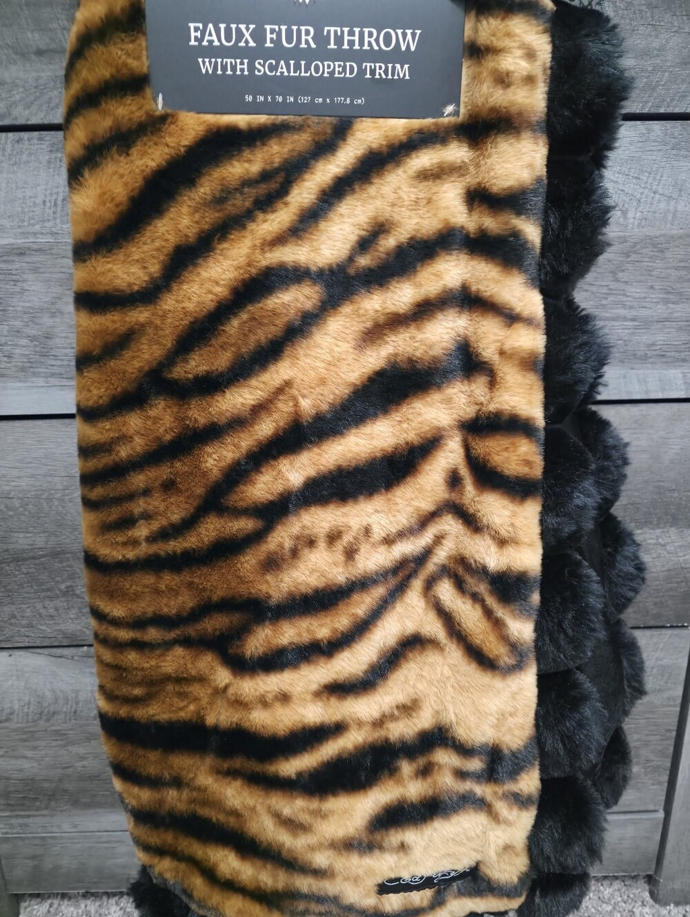 Ed Hardy Plush Faux Fur SnowTiger Throw Blanket Viral New - Picture 2 of 6